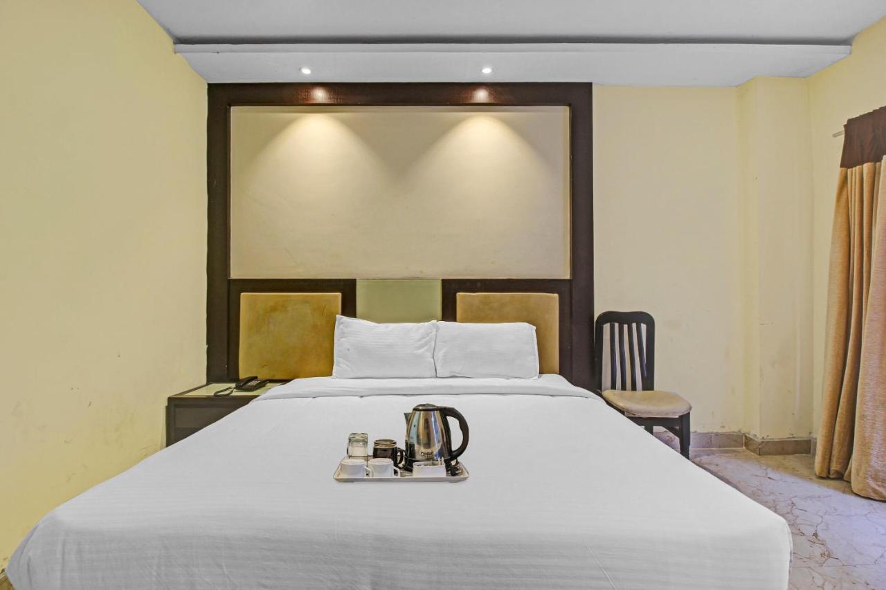 Oyo Townhouse 707 Grand Krishna Hyderabad Exterior photo
