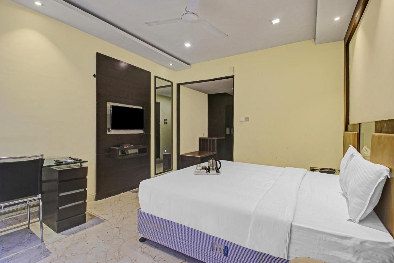 Oyo Townhouse 707 Grand Krishna Hyderabad Exterior photo