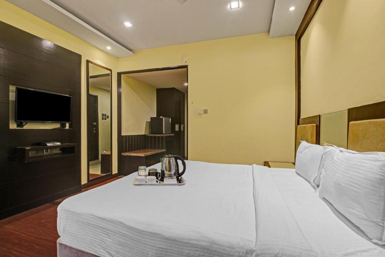 Oyo Townhouse 707 Grand Krishna Hyderabad Exterior photo