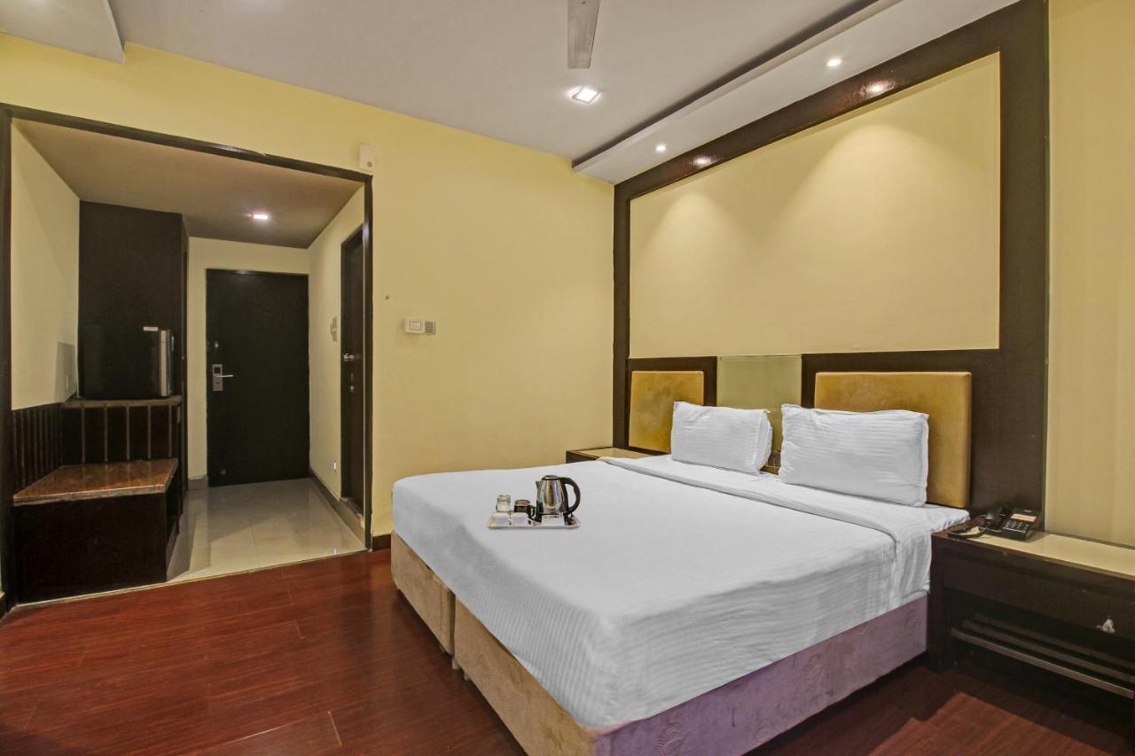 Oyo Townhouse 707 Grand Krishna Hyderabad Exterior photo