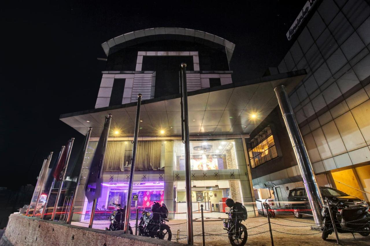 Oyo Townhouse 707 Grand Krishna Hyderabad Exterior photo
